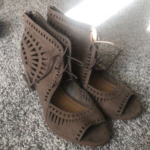 From a boutique. Unsure of the brand. Size 8.5. Worn twice. Like new condition.
